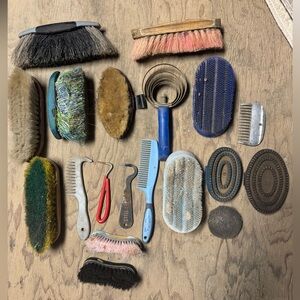 Horse equestrian brushes grooming tools lot